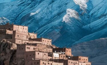 4x4 vehicle driving through the Moroccan desert on a tour from Marrakech to the Sahara