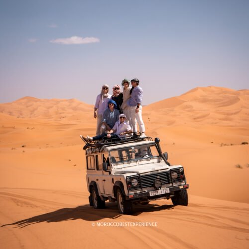 jeep safari tour at the desert to visite the nomads